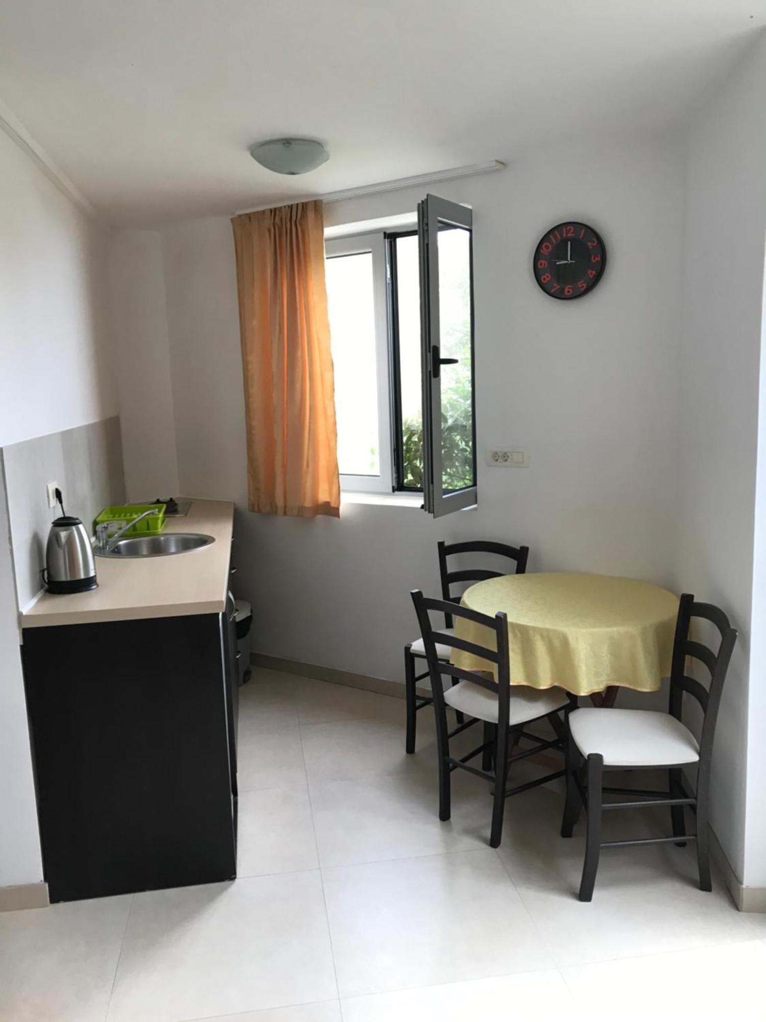 Rezevici Apartments Petrovac Екстер'єр фото