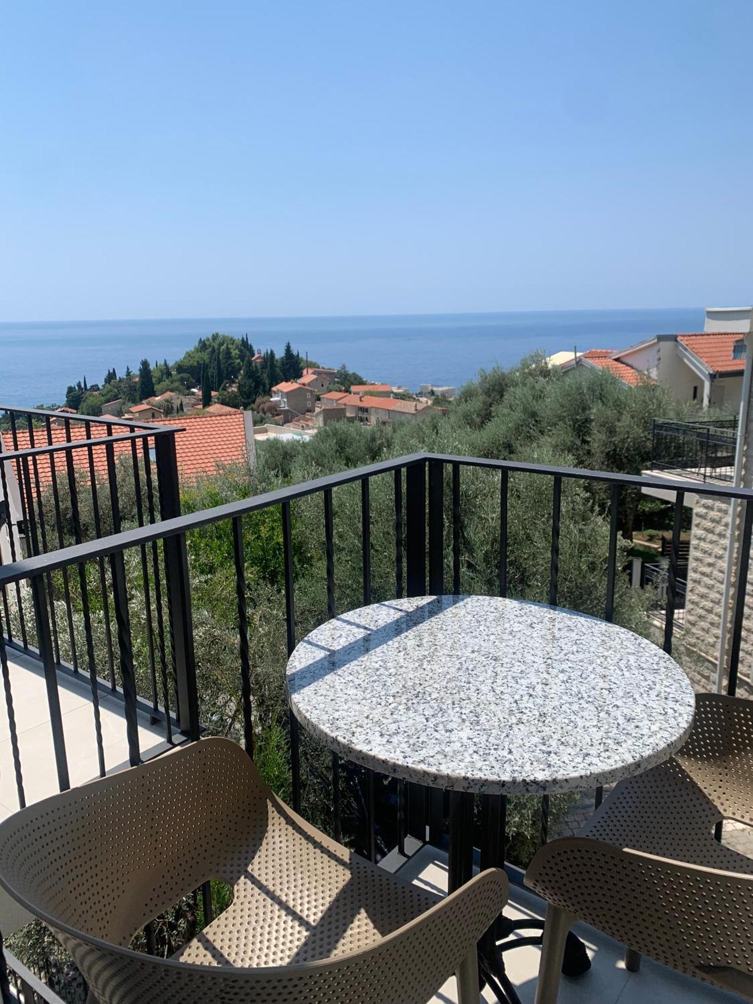 Rezevici Apartments Petrovac Екстер'єр фото